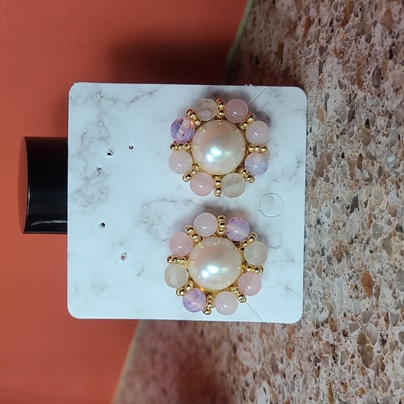 Elegant Fuax Pearl and Pink Beaded flower Earrings vintage style - Picture 4 of 17